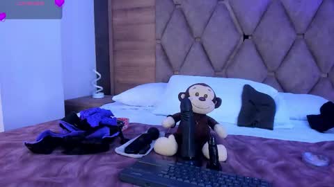 victoriasanz_ online show from December 22, 12:57 pm