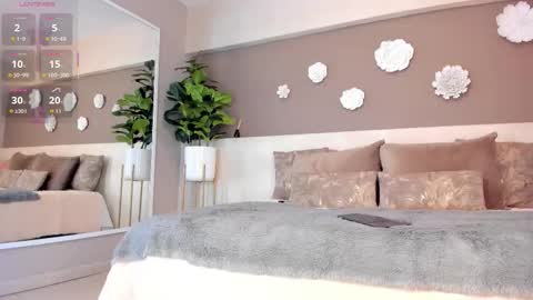 Victoria Shelby  online show from February 17, 12:01 pm