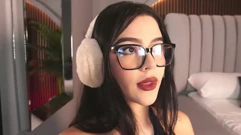 hi Im daniela  I will be online again in 15 hours after each transmission 3 online show from December 1, 11:32 pm