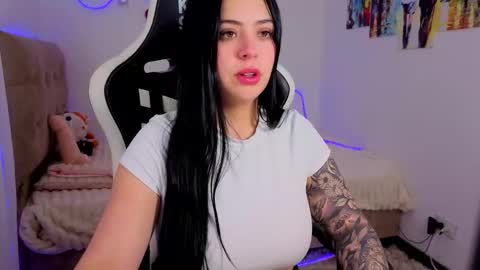 V  I C  T O R I A  online show from December 2, 8:59 pm