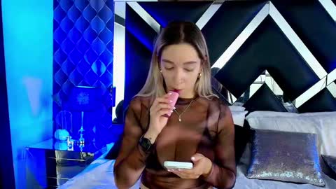 victtoria lee online show from March 1, 8:10 pm