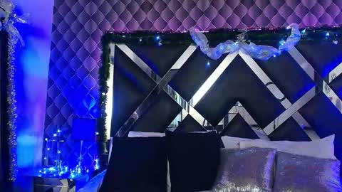 victtoria lee online show from December 5, 8:05 pm