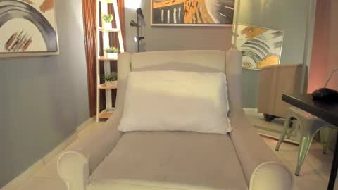 vienah_louis online show from February 27, 2:55 am