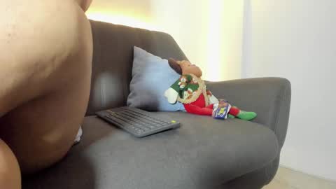 Snapshot of viic_strong1 chatting on December 5, 10:01 pm Victoria Strong online show from December 5, 10:01 pm