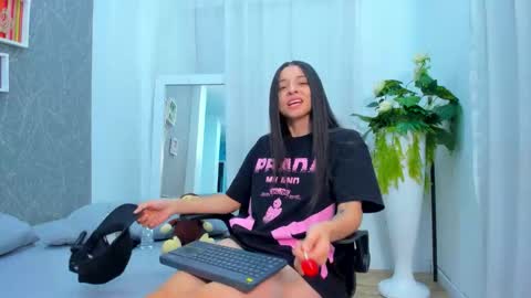 viictoriiasaenz online show from February 17, 4:42 am