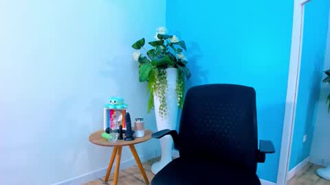 viictoriiasaenz online show from March 4, 5:02 am