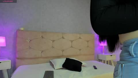 Snapshot of viiolet_collins chatting on May 13, 9:11 pm VIOLET online show from May 13, 9:11 pm
