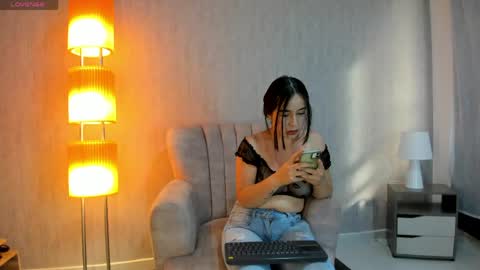 Snapshot of viiolet_collins chatting on May 19, 8:37 pm VIOLET online show from May 19, 8:37 pm