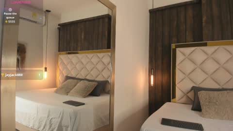 Violet  online show from April 4, 1:08 pm