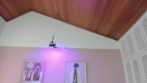 Viiolett online show from April 5, 4:15 pm