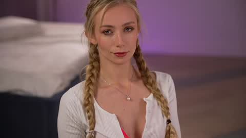 vika54784 online show from November 7, 3:39 am