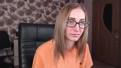 Snapshot of vikaericka chatting on December 15, 4:26 pm Vika online show from December 15, 4:26 pm