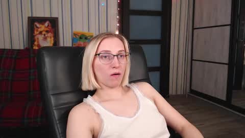 Snapshot of vikaericka chatting on February 8, 6:50 am Vika online show from February 8, 6:50 am