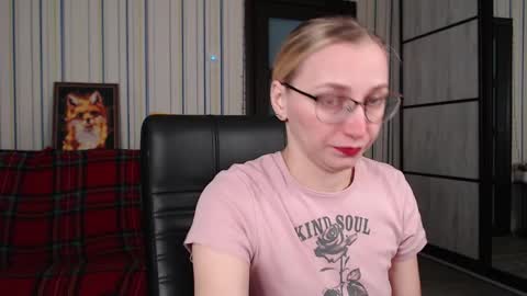 Snapshot of vikaericka chatting on February 9, 5:55 am Vika online show from February 9, 5:55 am