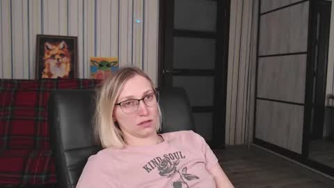 Snapshot of vikaericka chatting on March 16, 10:03 pm Vika online show from March 16, 10:03 pm