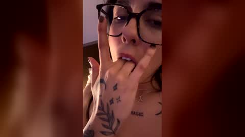 vikiangeletti online show from April 4, 12:42 am