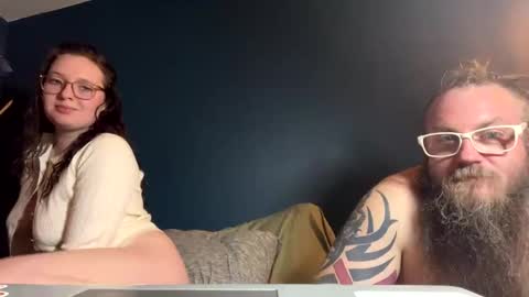 Snapshot of vikingandvixen44 chatting on October 24, 12:30 am vikingandvixen44 online show from October 24, 12:30 am