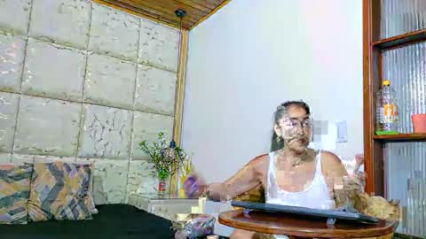 vikiTomson online show from December 15, 1:59 pm