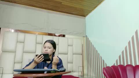 Snapshot of vikitomson chatting on February 2, 12:37 pm vikiTomson online show from February 2, 12:37 pm