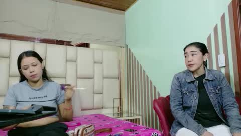 Snapshot of vikitomson chatting on February 7, 1:37 pm vikiTomson online show from February 7, 1:37 pm