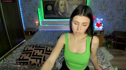 Snapshot of vikki_and_george chatting on February 17, 4:48 pm vikki and george online show from February 17, 4:48 pm