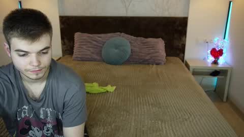 Snapshot of vikki_and_george chatting on October 13, 9:48 pm vikki and george online show from October 13, 9:48 pm