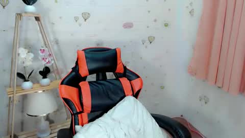 Snapshot of vikkylustfull chatting on October 25, 5:04 am vikkylustfull online show from October 25, 5:04 am