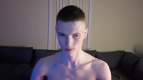 Max online show from April 8, 5:13 pm