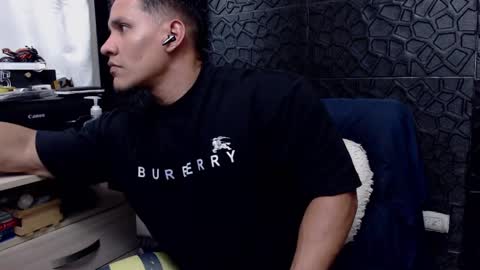 Viktor Herrera online show from February 11, 1:31 am