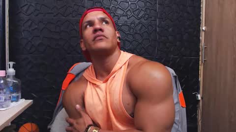 Viktor Herrera online show from October 18, 4:52 pm