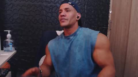 Viktor Herrera online show from December 1, 4:56 pm