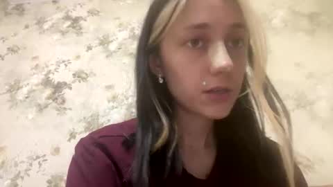Snapshot of viktoria9898 chatting on May 1, 10:58 pm Sweett online show from May 1, 10:58 pm