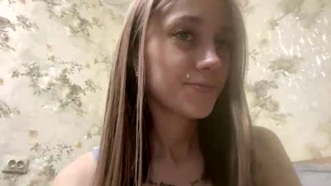 Snapshot of viktoria9898 chatting on May 27, 1:46 am Sweett online show from May 27, 1:46 am