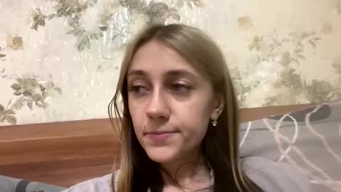 Snapshot of viktoria9898 chatting on June 7, 12:15 am Sweett online show from June 7, 12:15 am