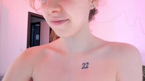 Snapshot of viktoria_sullivans chatting on December 17, 11:28 am Vikky online show from December 17, 11:28 am