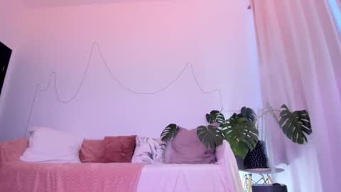Snapshot of viktoria_sullivans chatting on February 2, 9:19 am Vikky online show from February 2, 9:19 am