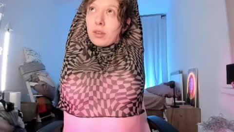 Snapshot of viktoria_sullivans chatting on November 18, 5:45 am Vikky online show from November 18, 5:45 am