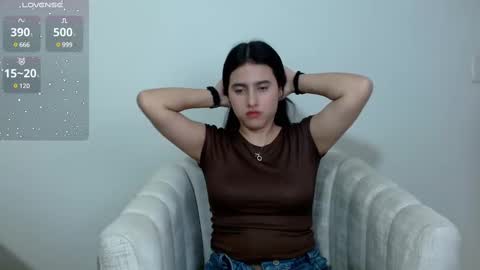 Snapshot of vikysexy28 chatting on March 7, 4:46 am vikysexy28 online show from March 7, 4:46 am