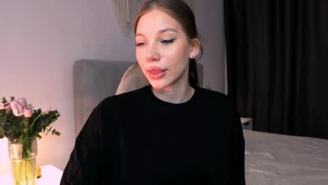 Villanelle online show from April 4, 9:01 pm