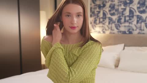 Snapshot of villanelle_l chatting on January 9, 10:18 am Lana online show from January 9, 10:18 am