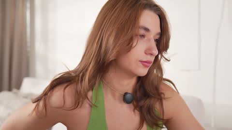 Snapshot of villanelle_l chatting on February 18, 11:06 am Lana online show from February 18, 11:06 am