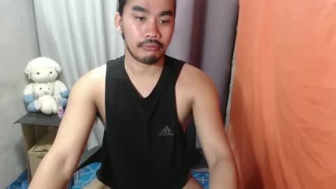 Snapshot of vin_17 chatting on March 2, 10:35 am Call me Marvin online show from March 2, 10:35 am