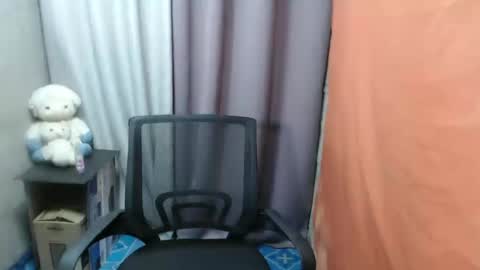 Snapshot of vin_17 chatting on March 3, 2:47 am Call me Marvin online show from March 3, 2:47 am