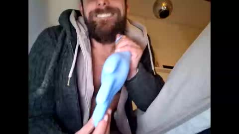 Snapshot of vince111101 chatting on November 25, 8:03 am vince111101 online show from November 25, 8:03 am