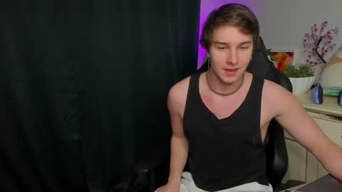 Snapshot of vincent__strong chatting on October 31, 9:54 am Vincent Strong online show from October 31, 9:54 am