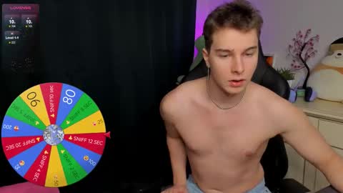 Snapshot of vincent__strong chatting on November 27, 9:33 am Vincent Strong online show from November 27, 9:33 am