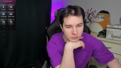 Snapshot of vincent__strong chatting on January 9, 8:28 am Vincent Strong online show from January 9, 8:28 am