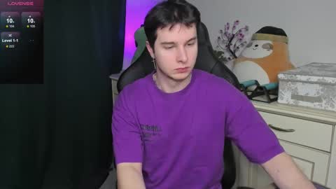 Snapshot of vincent__strong chatting on January 10, 9:00 am Vincent Strong online show from January 10, 9:00 am