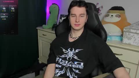 Snapshot of vincent__strong chatting on January 16, 2:32 pm Vincent Strong online show from January 16, 2:32 pm