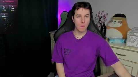 Snapshot of vincent__strong chatting on January 17, 8:30 am Vincent Strong online show from January 17, 8:30 am